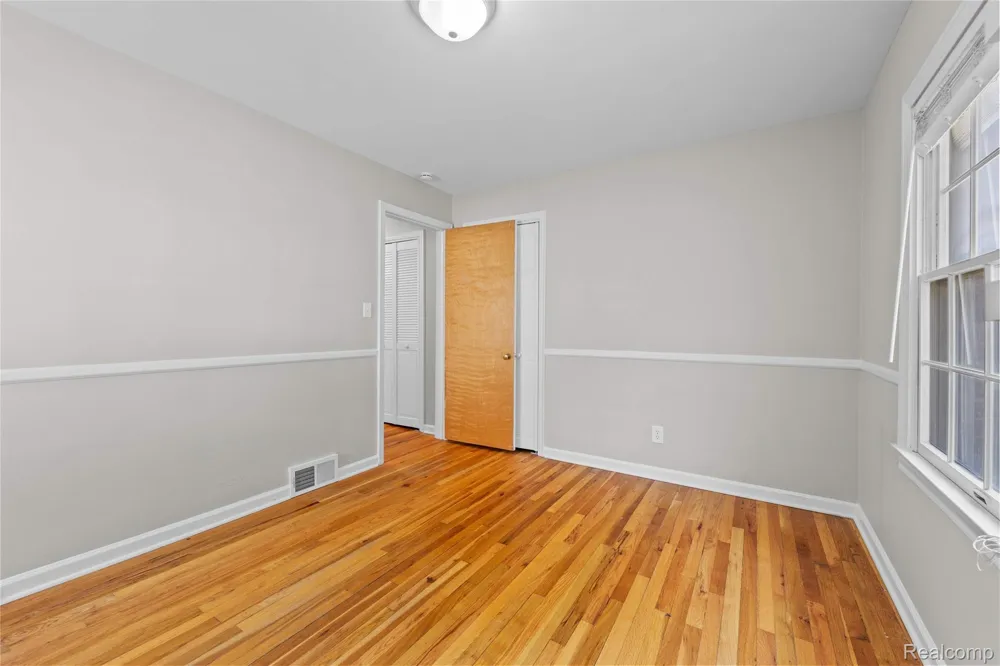 2204 KALAMA AVENUE Royal Oak City, MI 48067