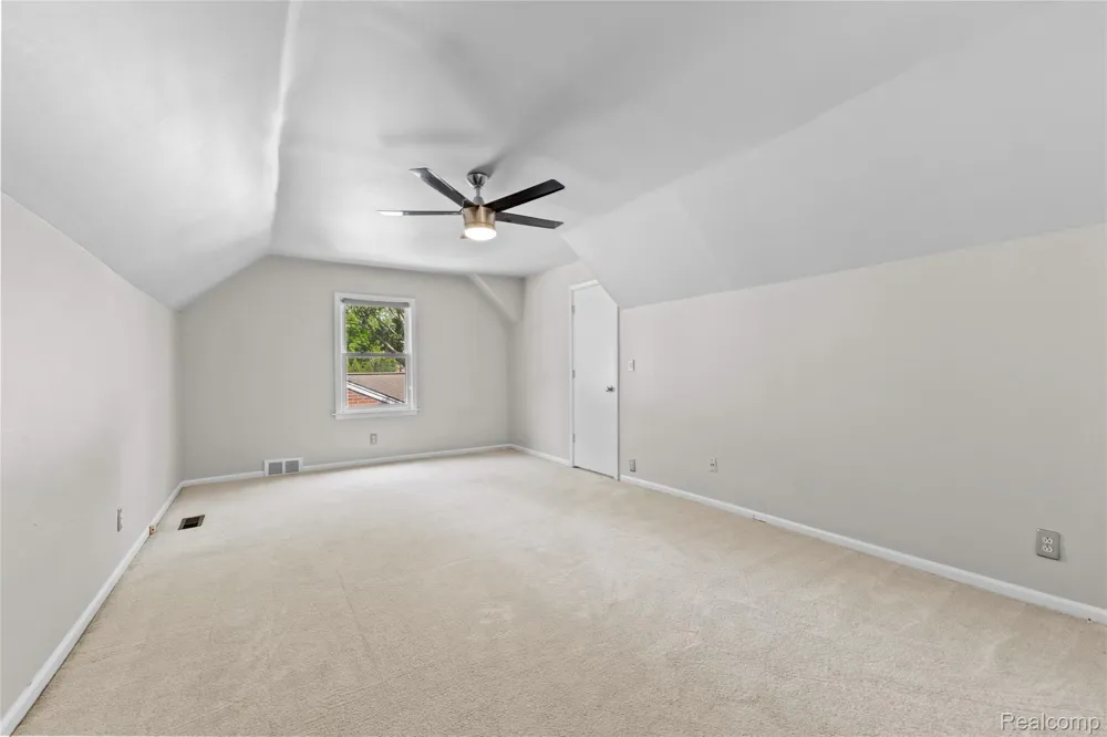 2204 KALAMA AVENUE Royal Oak City, MI 48067