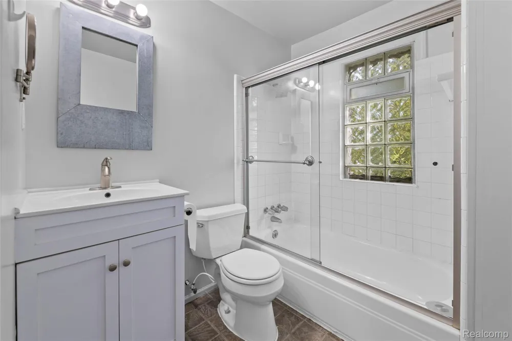 2204 KALAMA AVENUE Royal Oak City, MI 48067