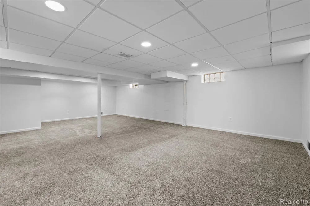 2204 KALAMA AVENUE Royal Oak City, MI 48067