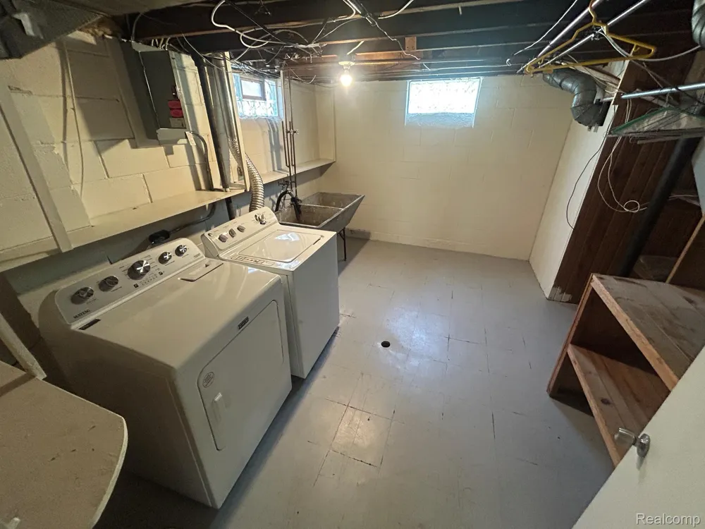 2204 KALAMA AVENUE Royal Oak City, MI 48067