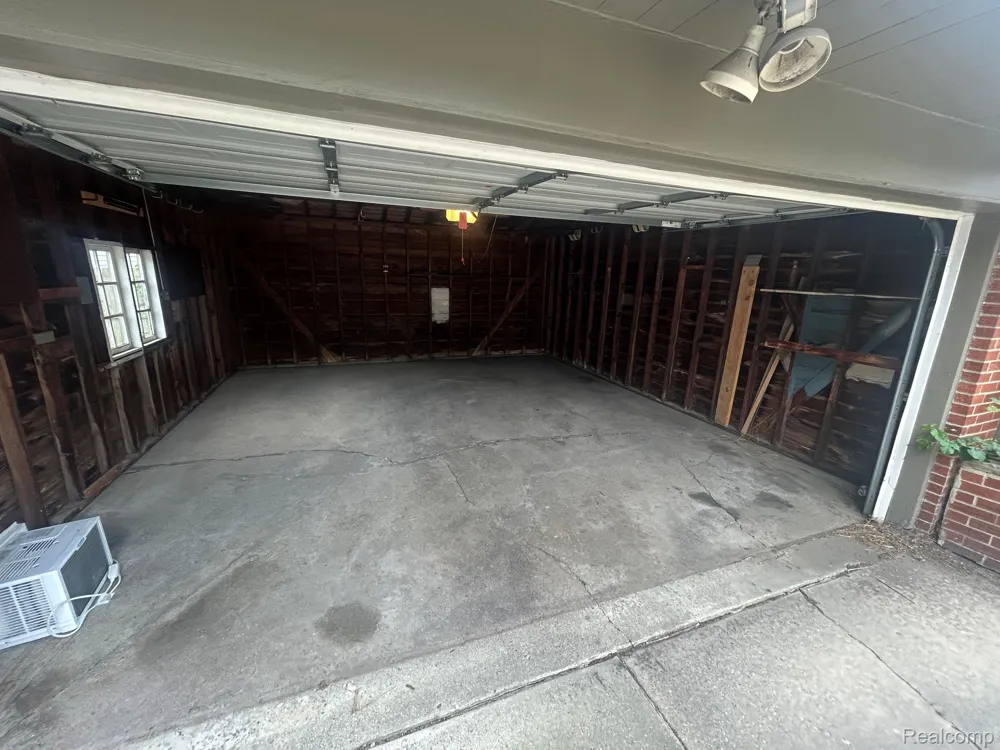 2204 KALAMA AVENUE Royal Oak City, MI 48067