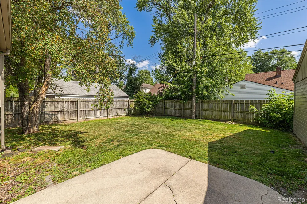 2204 KALAMA AVENUE Royal Oak City, MI 48067