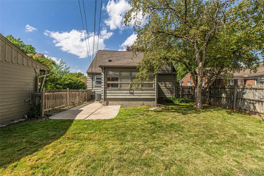2204 KALAMA AVENUE Royal Oak City, MI 48067