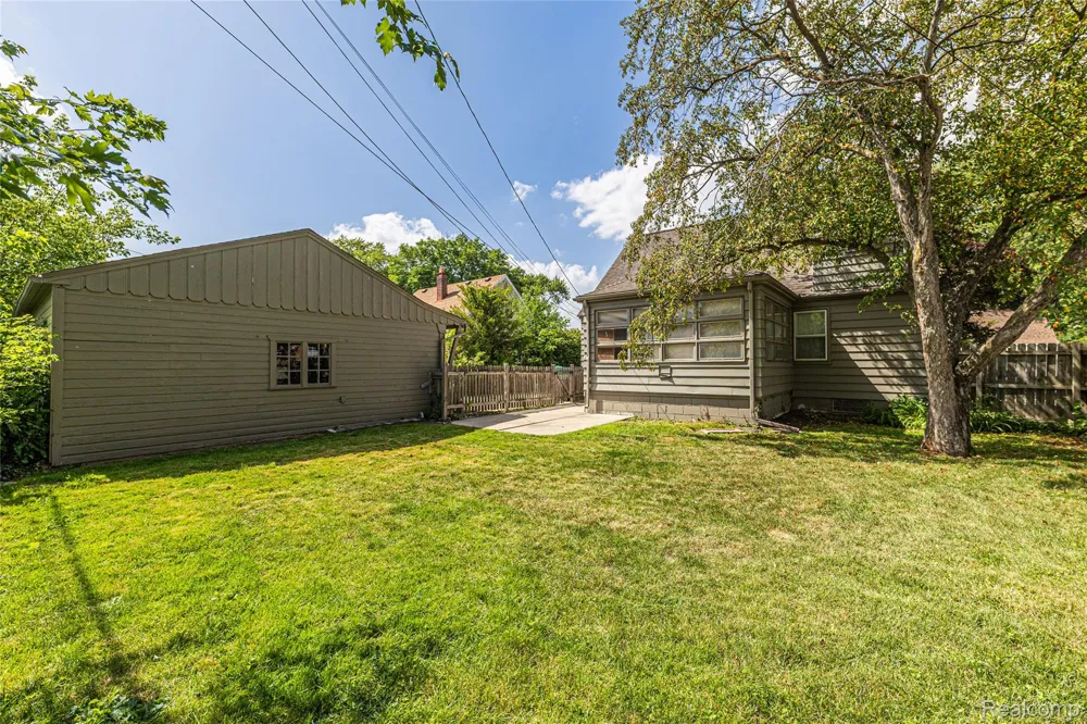 2204 KALAMA AVENUE Royal Oak City, MI 48067