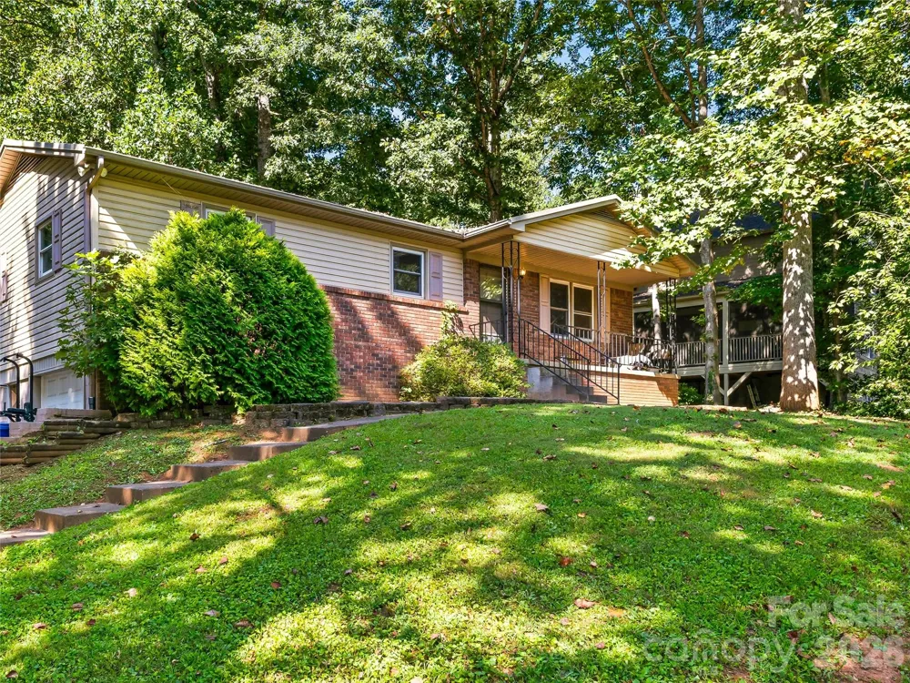 28 Fairhaven Court Asheville, NC 28803