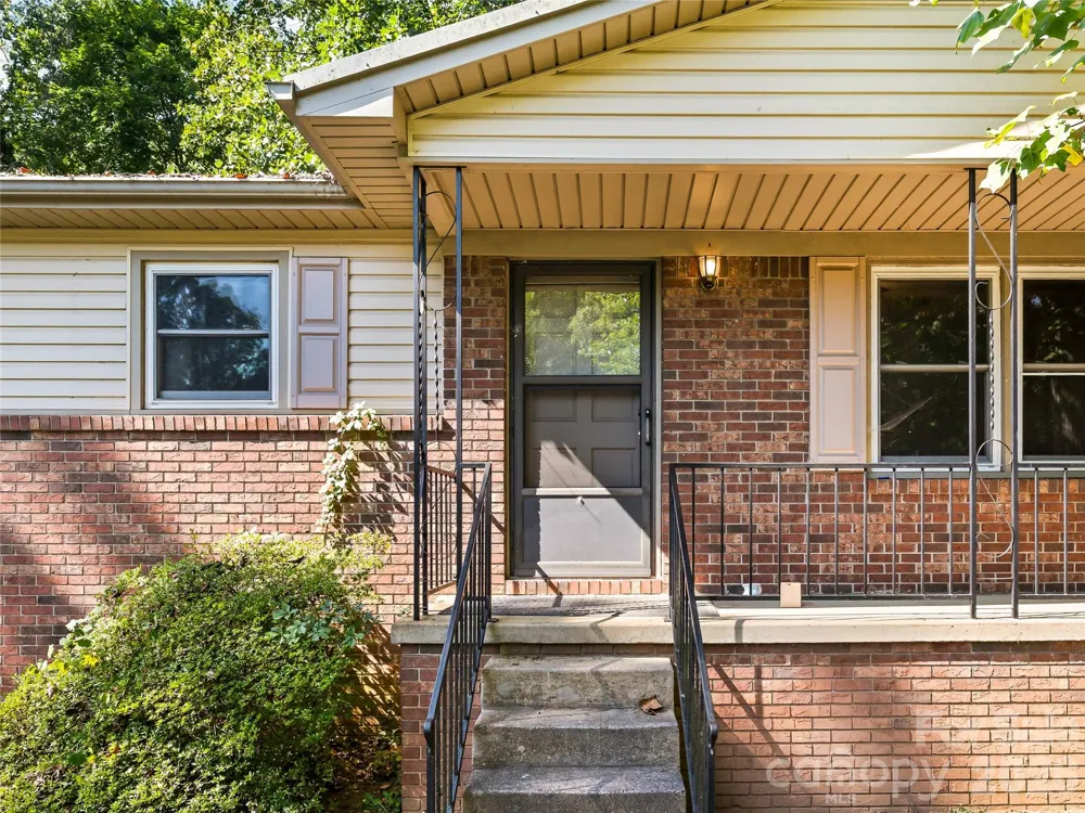 28 Fairhaven Court Asheville, NC 28803