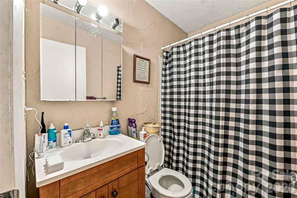 28 Fairhaven Court Asheville, NC 28803