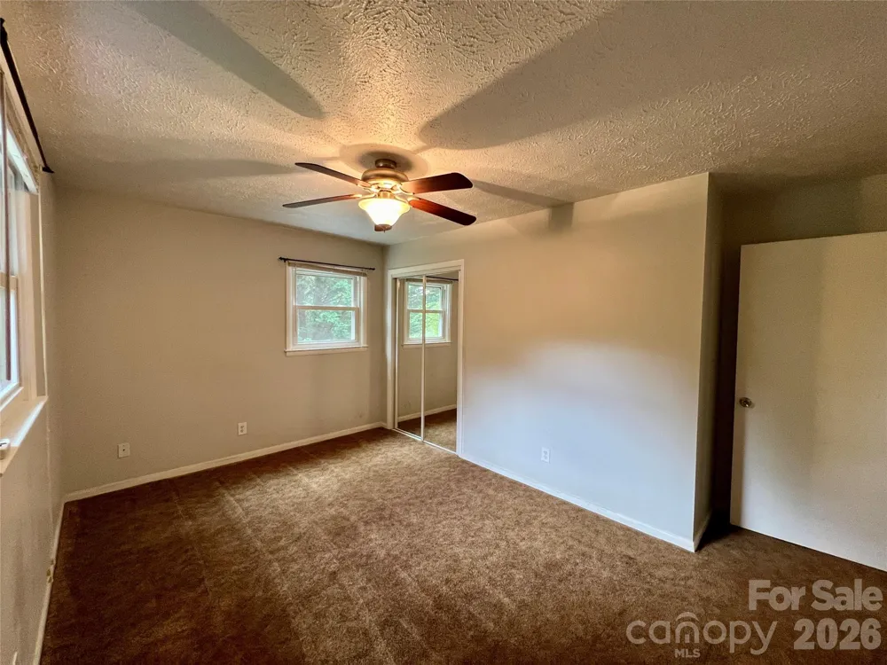 28 Fairhaven Court Asheville, NC 28803