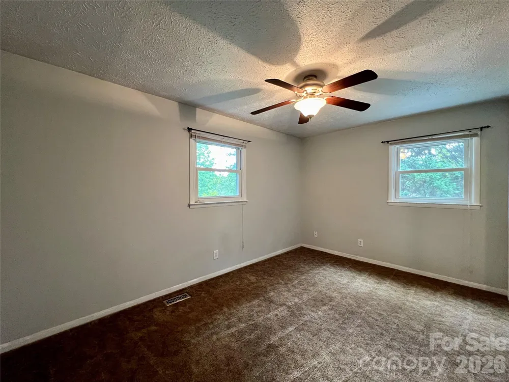 28 Fairhaven Court Asheville, NC 28803