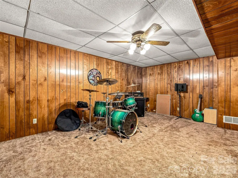 28 Fairhaven Court Asheville, NC 28803
