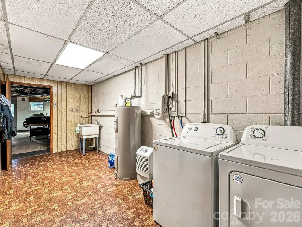 28 Fairhaven Court Asheville, NC 28803