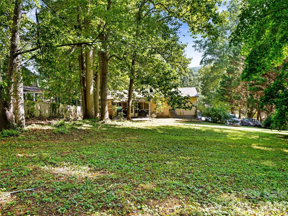 28 Fairhaven Court Asheville, NC 28803