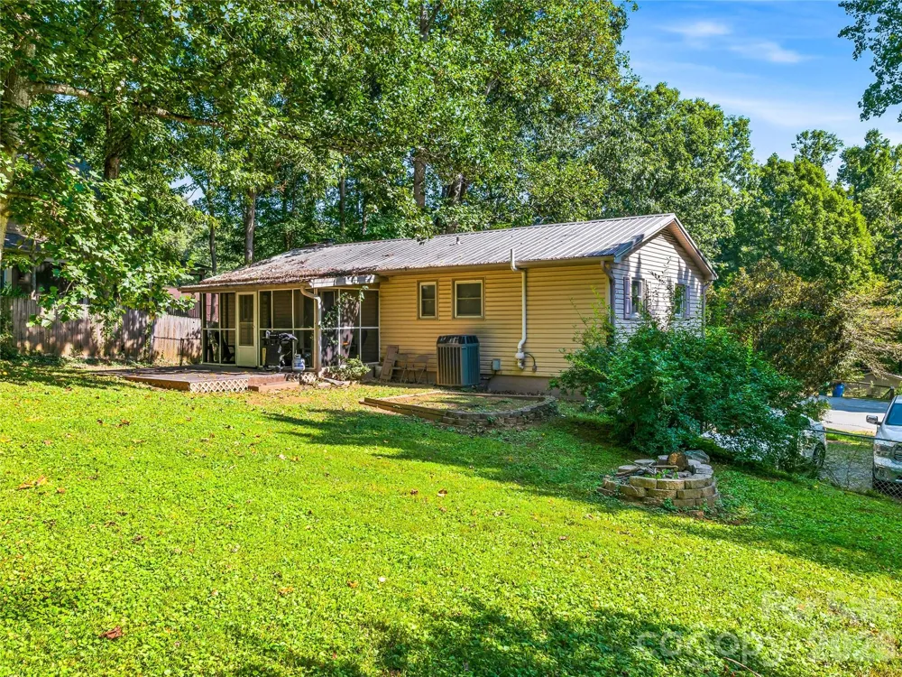 28 Fairhaven Court Asheville, NC 28803