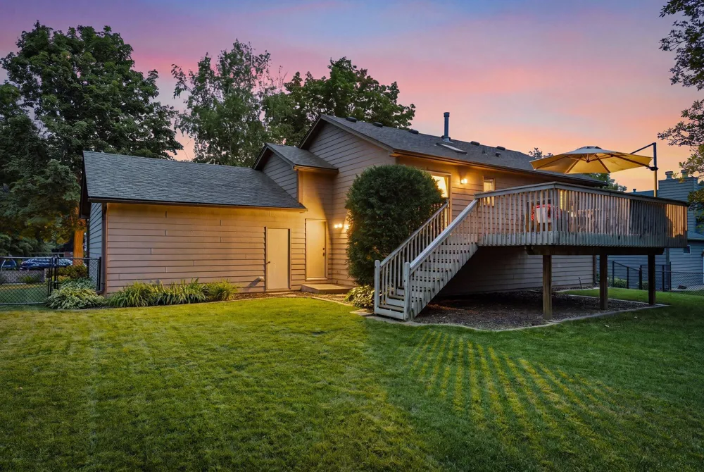 19002 Barrington Drive Eden Prairie, MN 55346