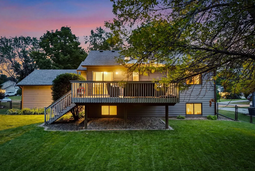 19002 Barrington Drive Eden Prairie, MN 55346
