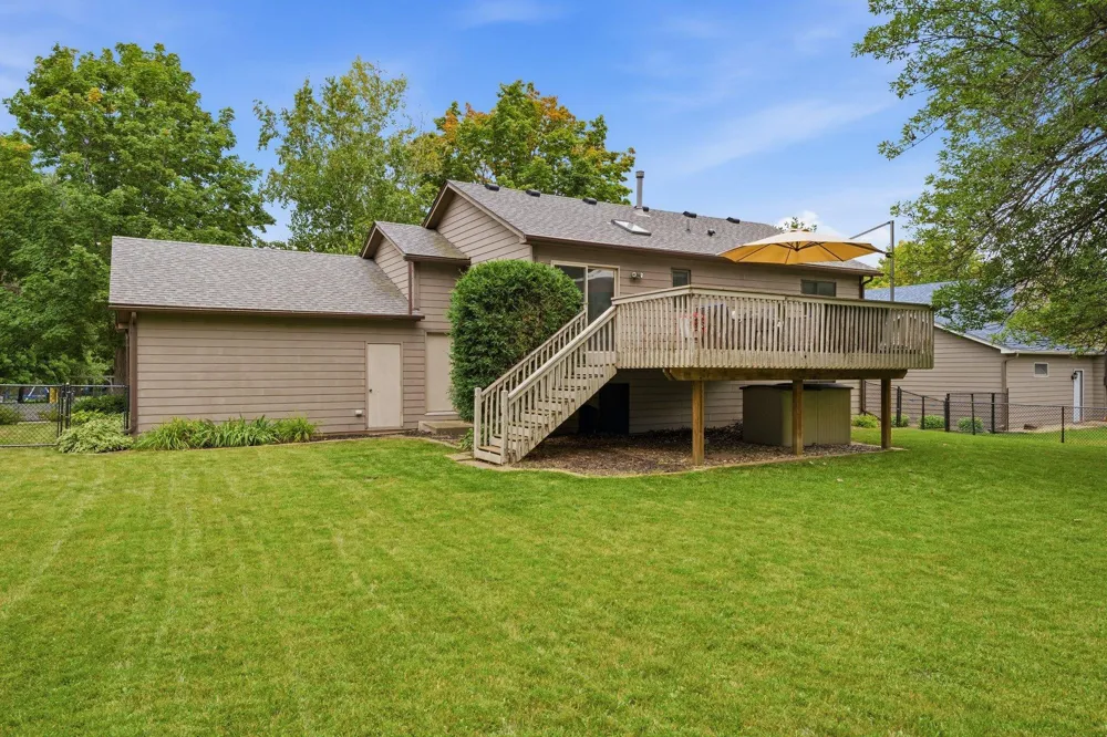 19002 Barrington Drive Eden Prairie, MN 55346