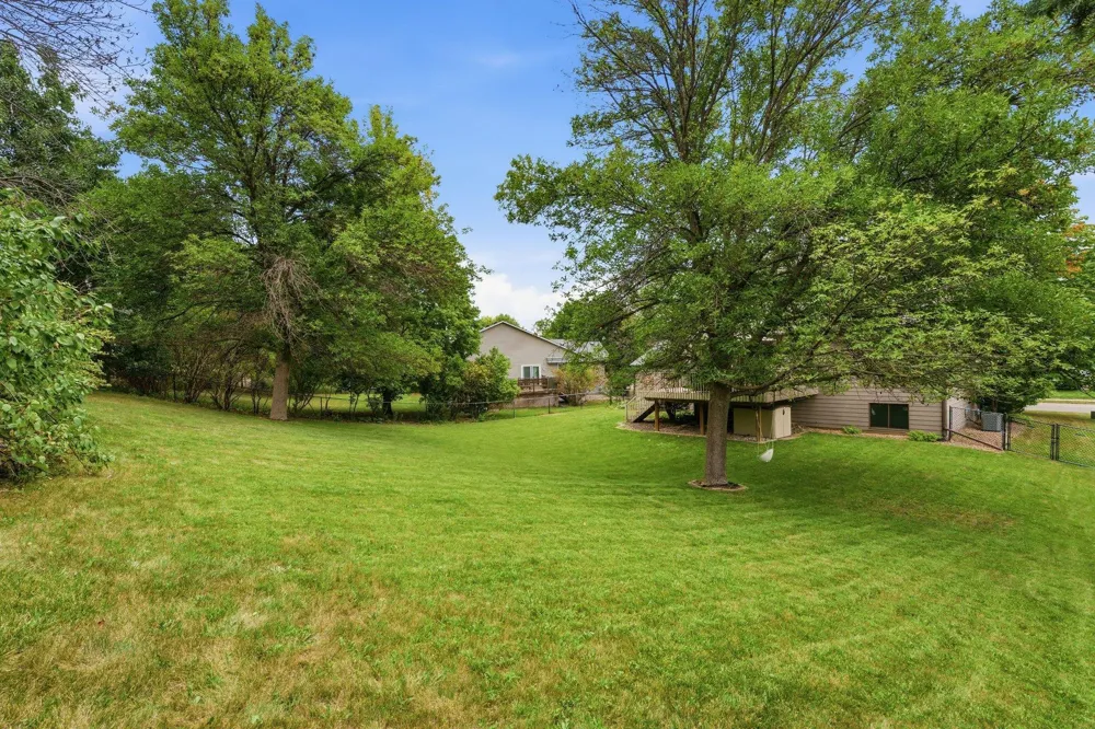 19002 Barrington Drive Eden Prairie, MN 55346