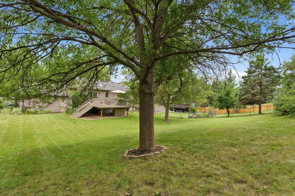 19002 Barrington Drive Eden Prairie, MN 55346