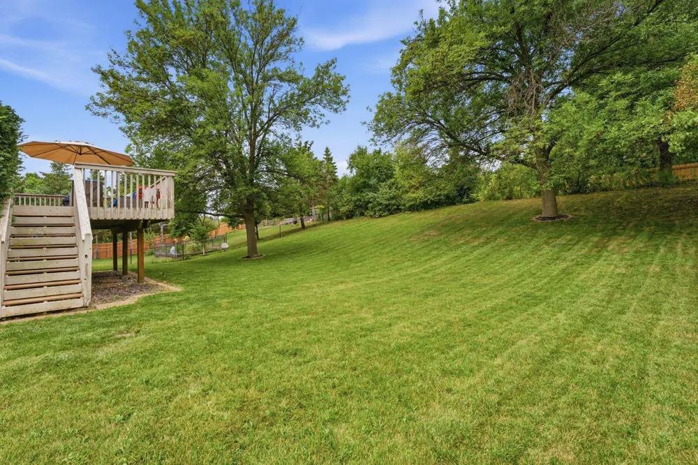 19002 Barrington Drive Eden Prairie, MN 55346