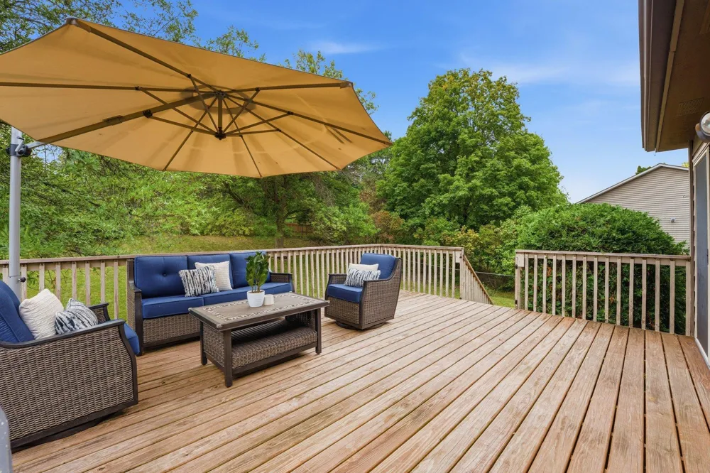 19002 Barrington Drive Eden Prairie, MN 55346