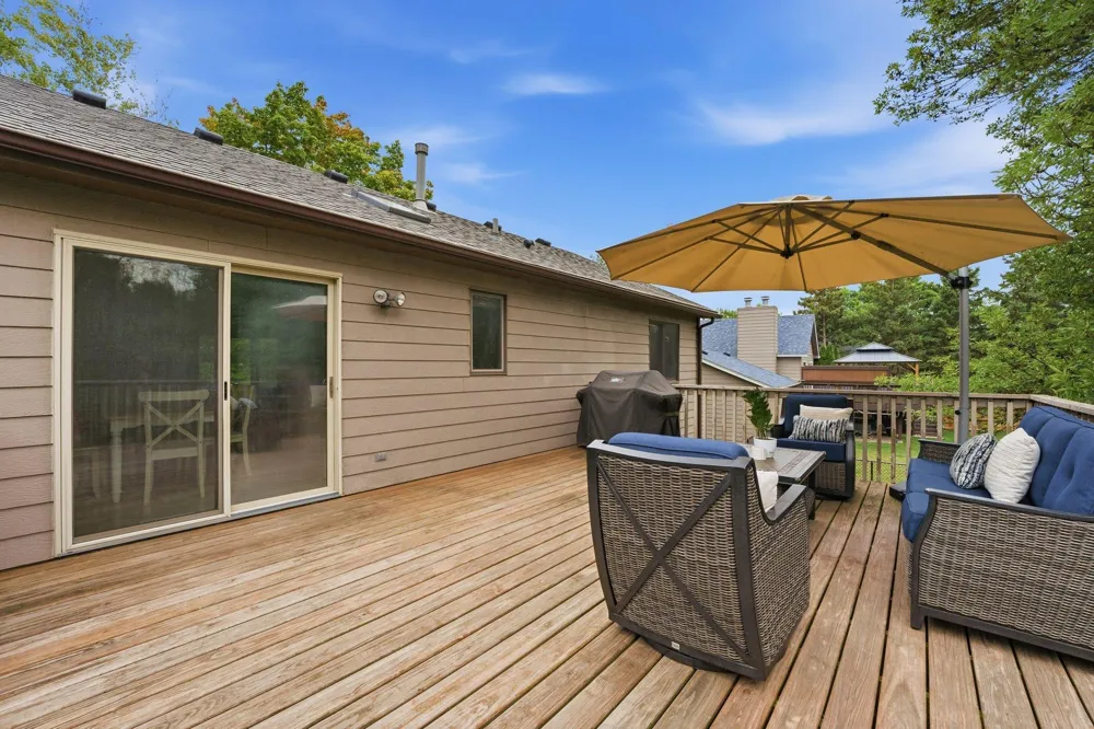 19002 Barrington Drive Eden Prairie, MN 55346