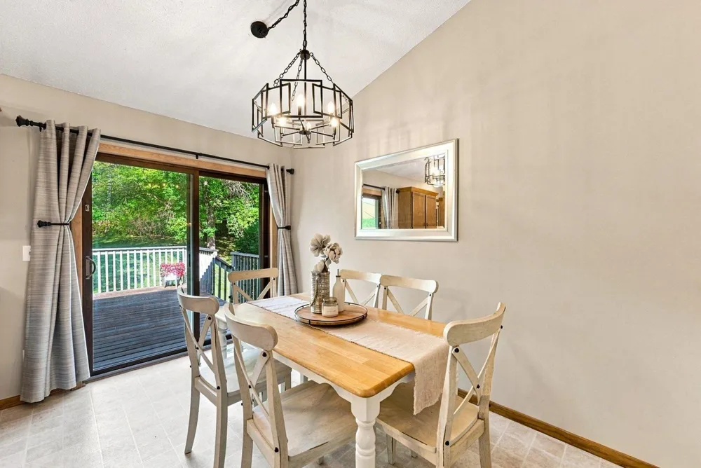 19002 Barrington Drive Eden Prairie, MN 55346