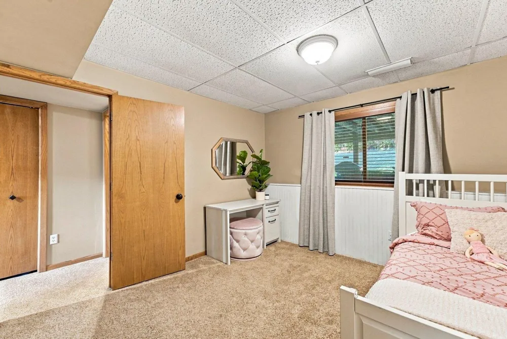 19002 Barrington Drive Eden Prairie, MN 55346