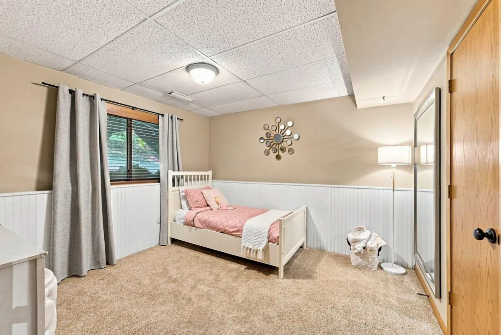 19002 Barrington Drive Eden Prairie, MN 55346