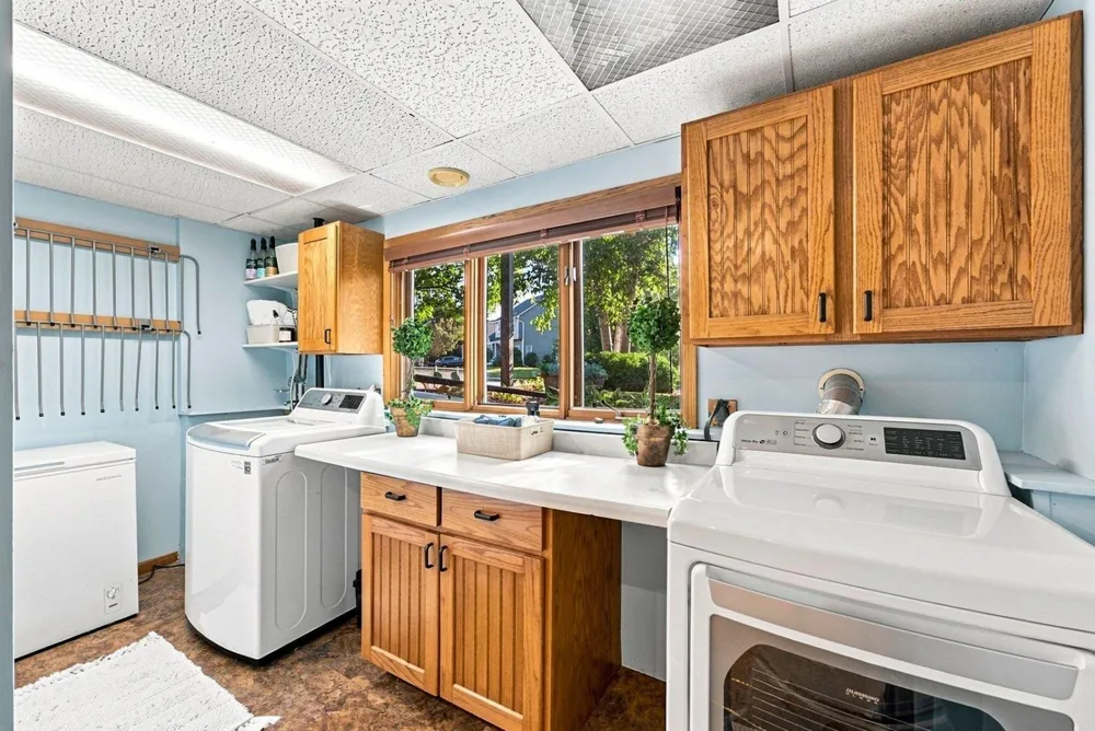 19002 Barrington Drive Eden Prairie, MN 55346