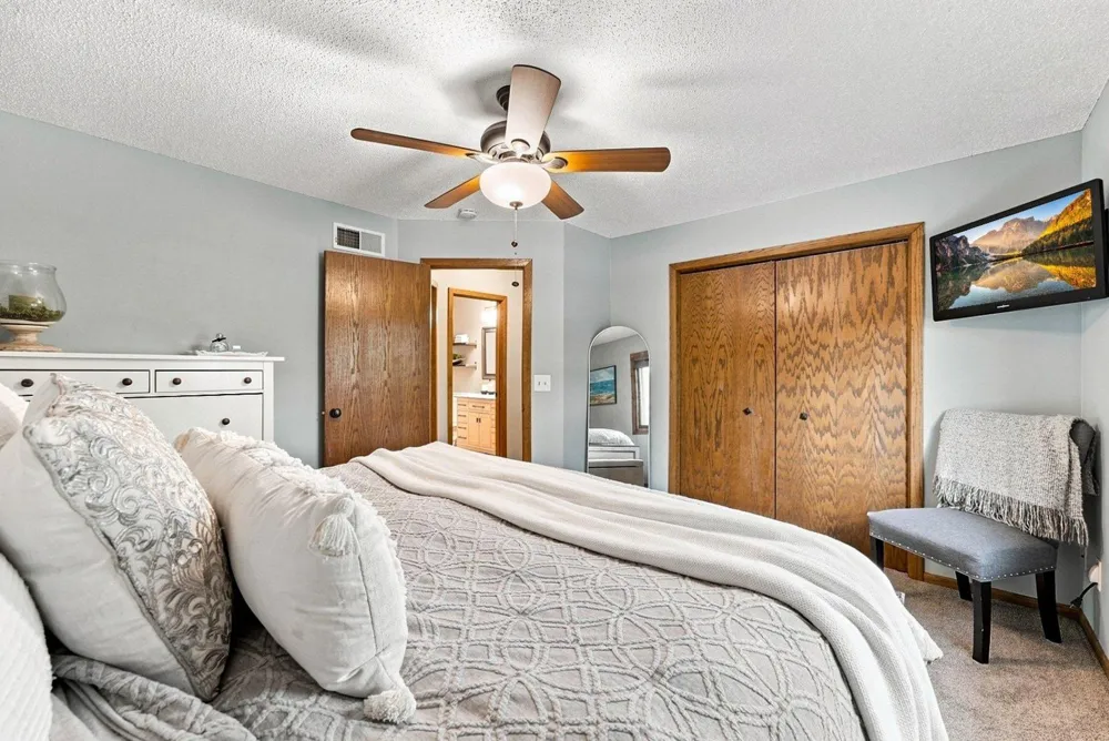 19002 Barrington Drive Eden Prairie, MN 55346