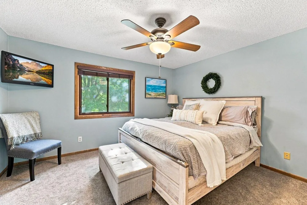 19002 Barrington Drive Eden Prairie, MN 55346