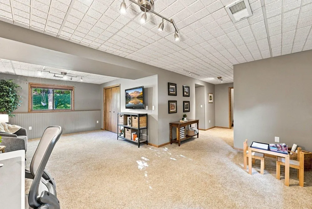 19002 Barrington Drive Eden Prairie, MN 55346