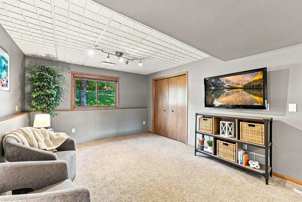 19002 Barrington Drive Eden Prairie, MN 55346