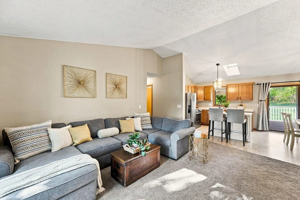 19002 Barrington Drive Eden Prairie, MN 55346