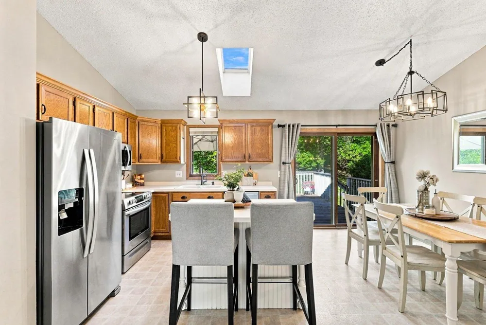 19002 Barrington Drive Eden Prairie, MN 55346
