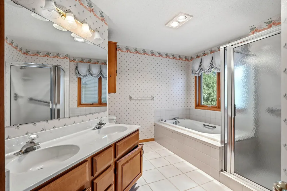 1624 Waterbury Waconia, MN 55387