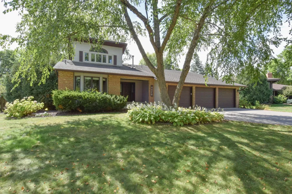 4428 Pleasant Drive Arden Hills, MN 55112