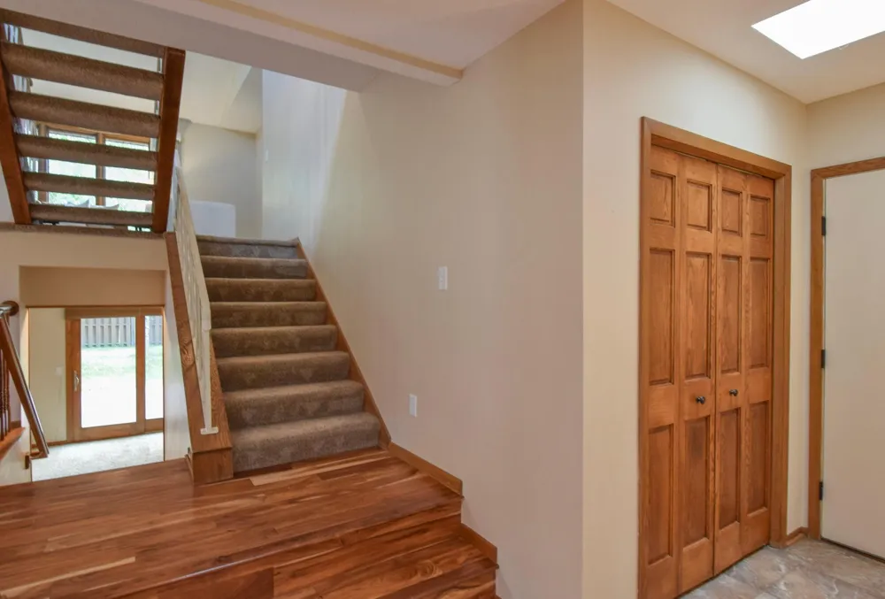 4428 Pleasant Drive Arden Hills, MN 55112