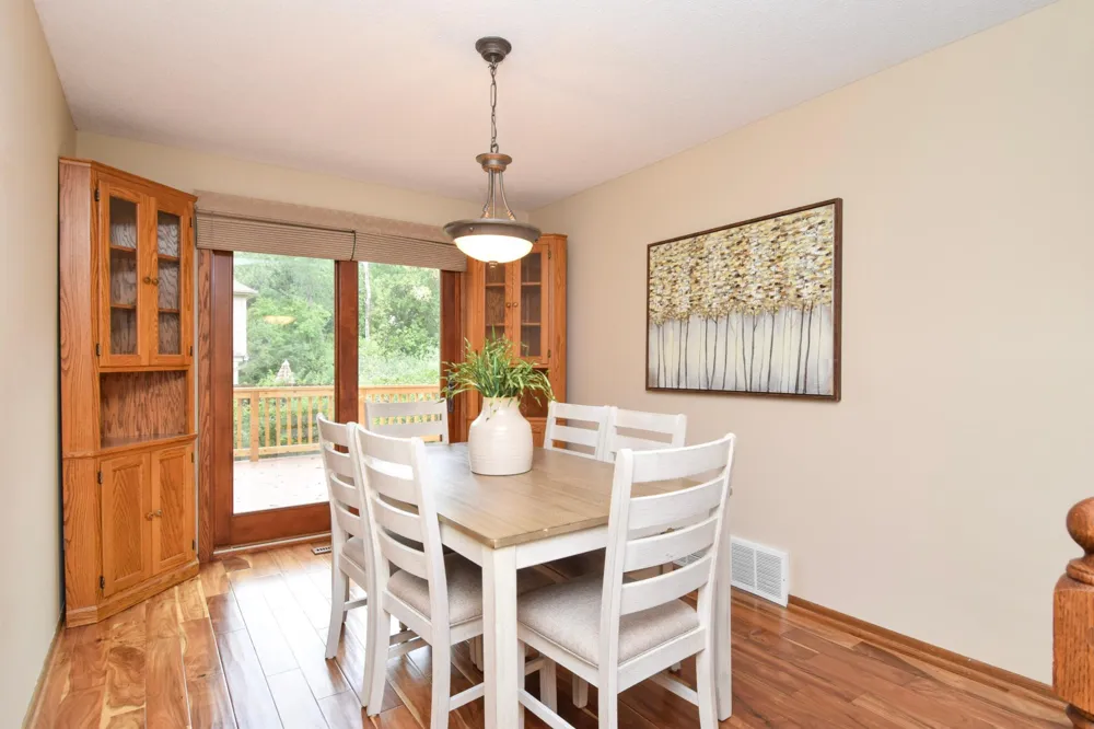 4428 Pleasant Drive Arden Hills, MN 55112