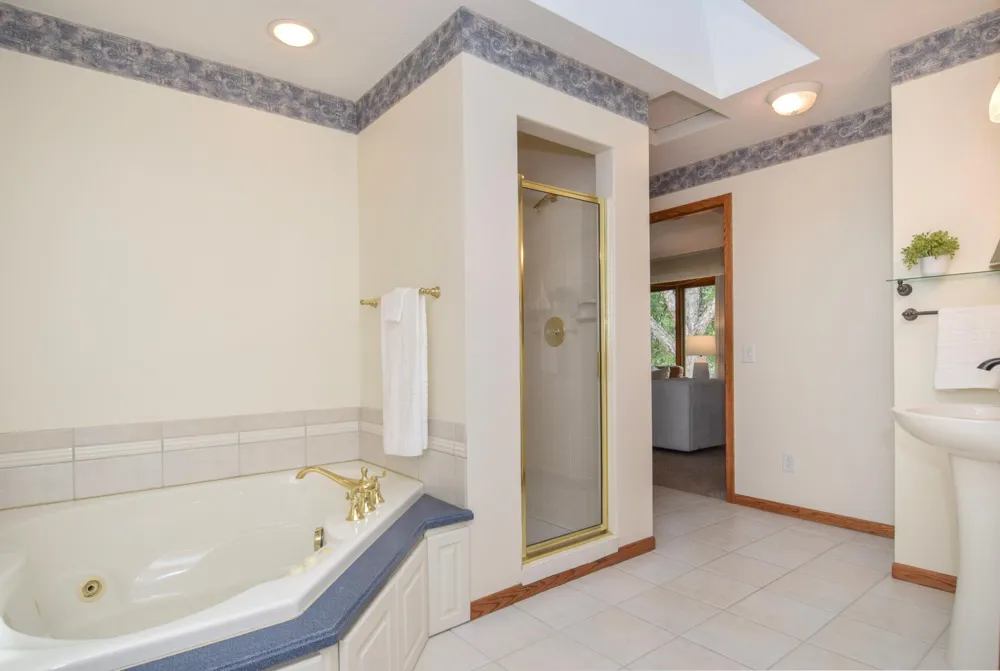 4428 Pleasant Drive Arden Hills, MN 55112