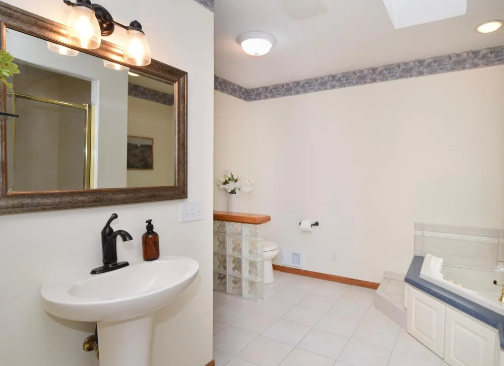 4428 Pleasant Drive Arden Hills, MN 55112