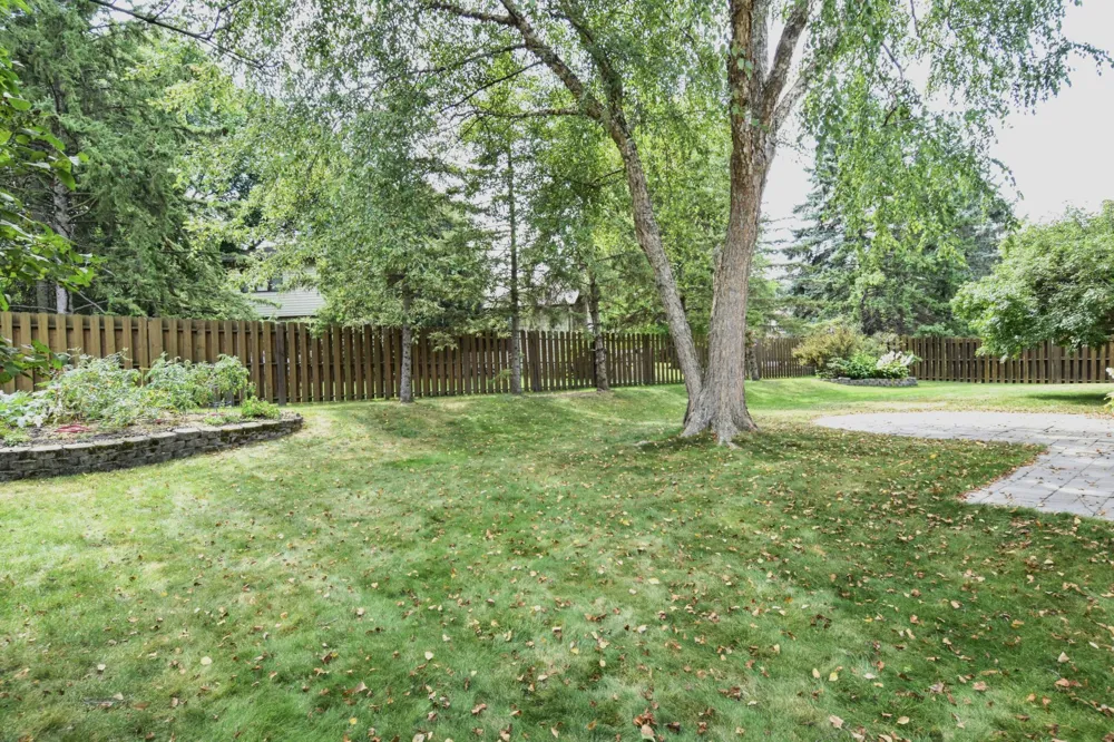 4428 Pleasant Drive Arden Hills, MN 55112