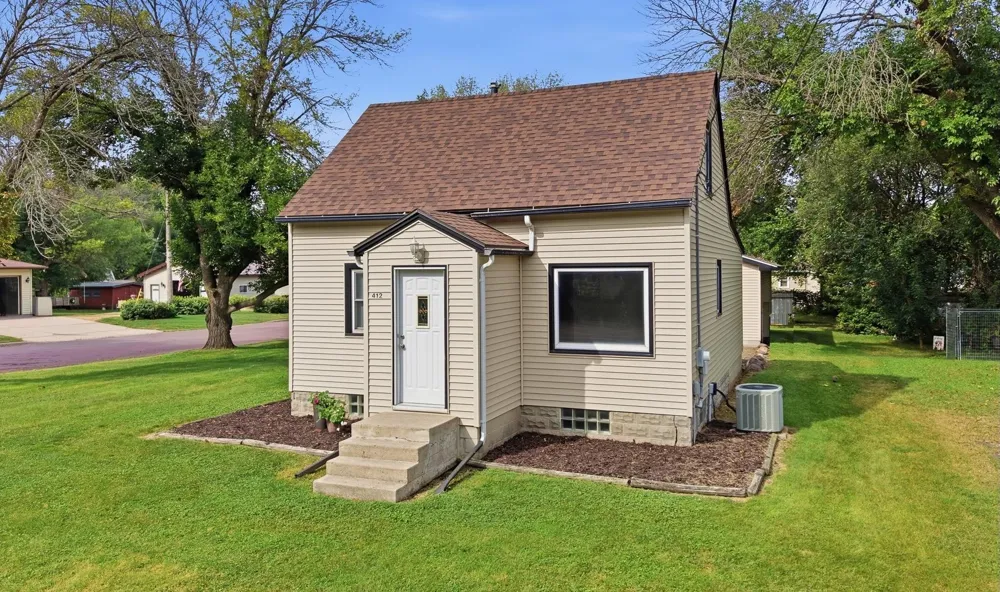 412 S Central Avenue Mapleton, MN 56065