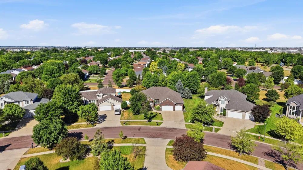 4233 Timberline Drive S Fargo, ND 58104