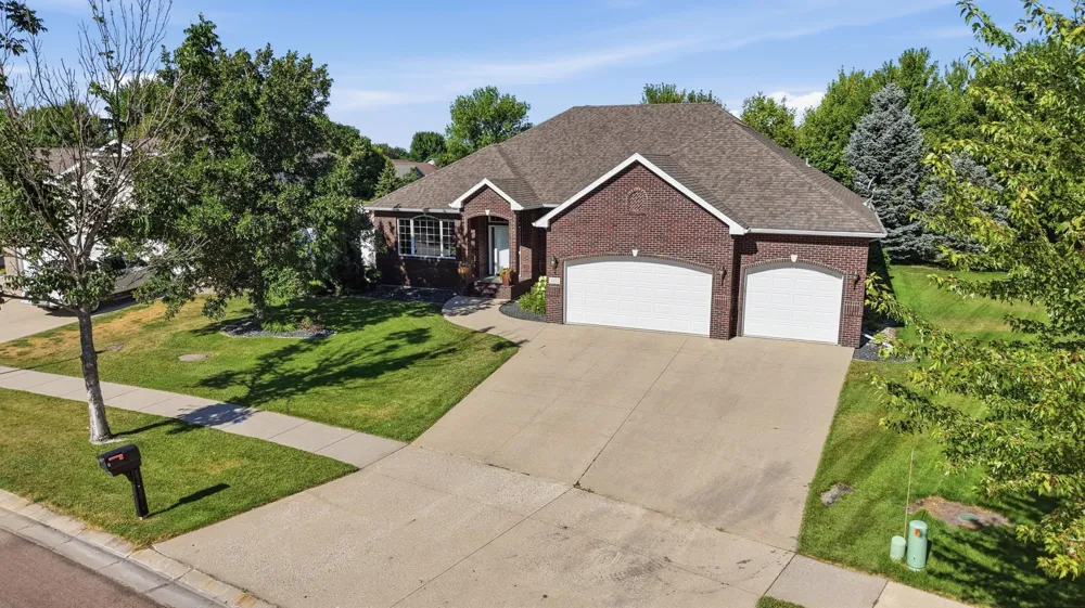 4233 Timberline Drive S Fargo, ND 58104