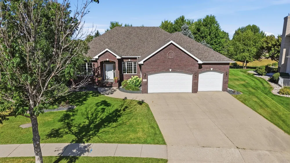 4233 Timberline Drive S Fargo, ND 58104