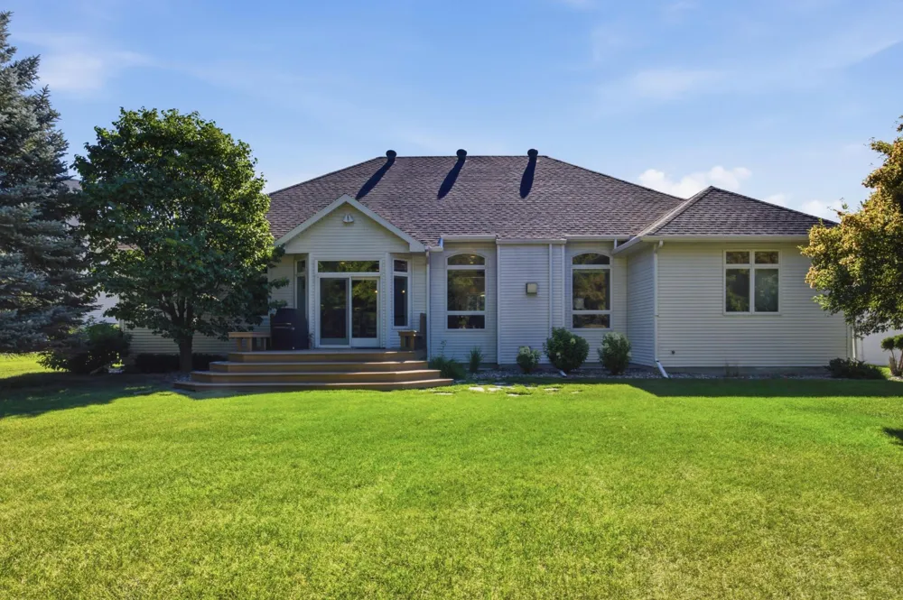 4233 Timberline Drive S Fargo, ND 58104