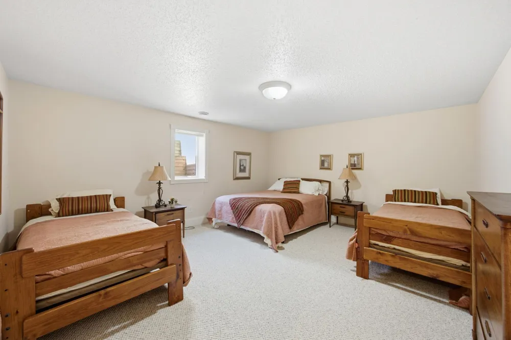 4233 Timberline Drive S Fargo, ND 58104