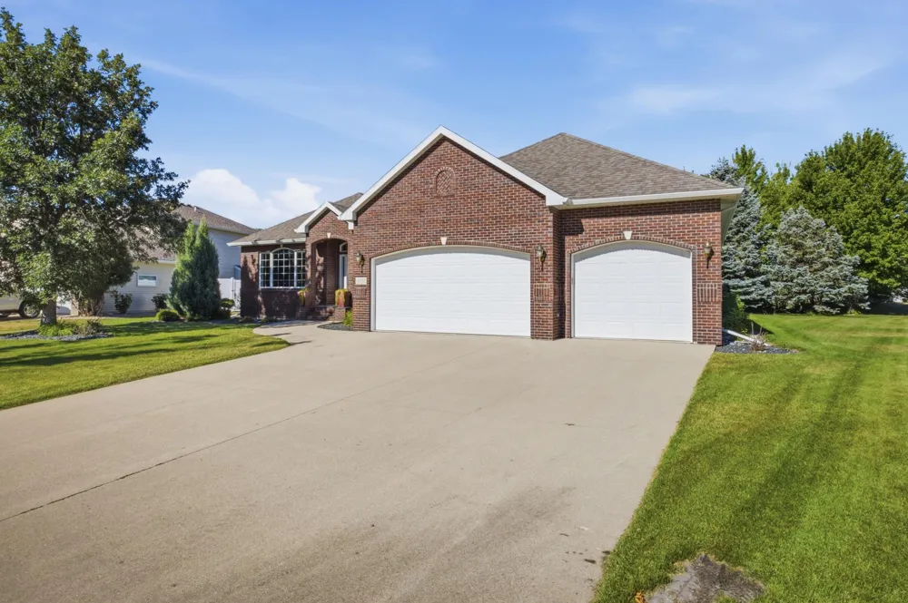 4233 Timberline Drive S Fargo, ND 58104